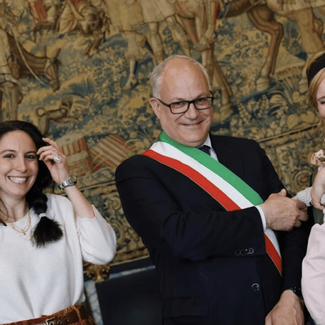 Roma, il sindaco Gualtieri registra altri due atti di nascita formati all’estero di figlie di due mamme - Roma sindaco Gualtieri - Gay.it Blog