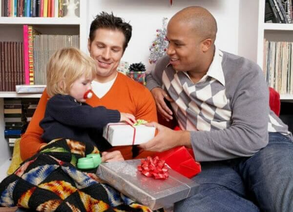 Un tranquillo (?) weekend tra femministe e crocifissi - gay natale famiglia - Gay.it Blog