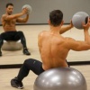 L'allenamento addominali per chi ha poco tempo per la palestra - cristian zanda palla fitness 1 - Gay.it Blog
